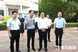 B席：希望看到若奥-内维斯加盟曼城而不是曼联，若可以我会牵线